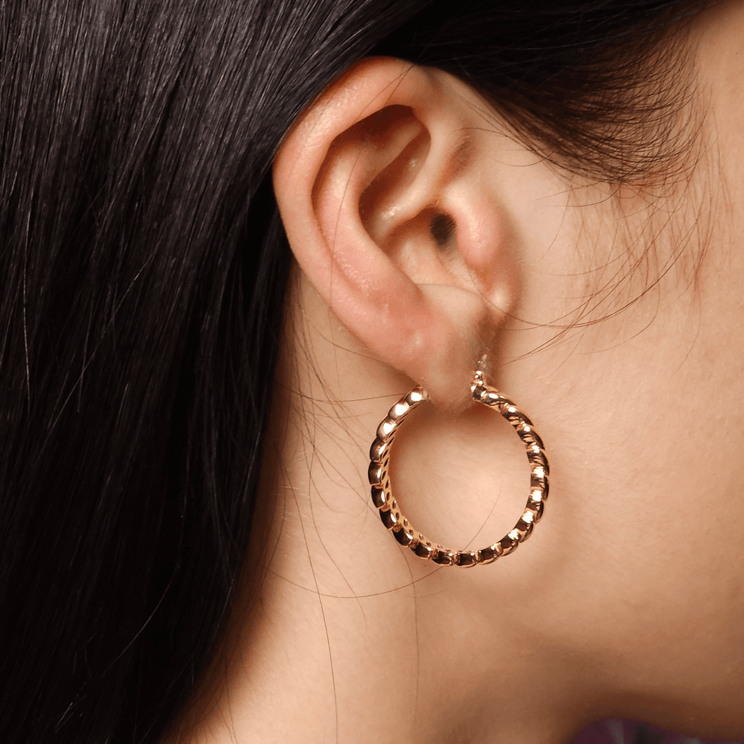 Kıvrımlı Halka Altın Küpe