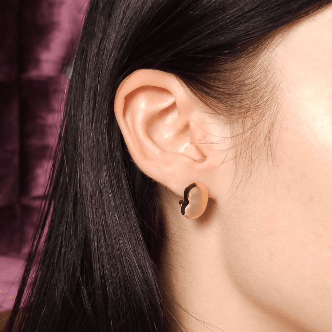 Parlak Yüzeyli Şık Altın Küpe