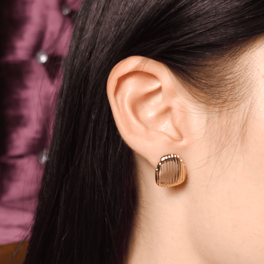 Dokulu Elegant Altın Küpe