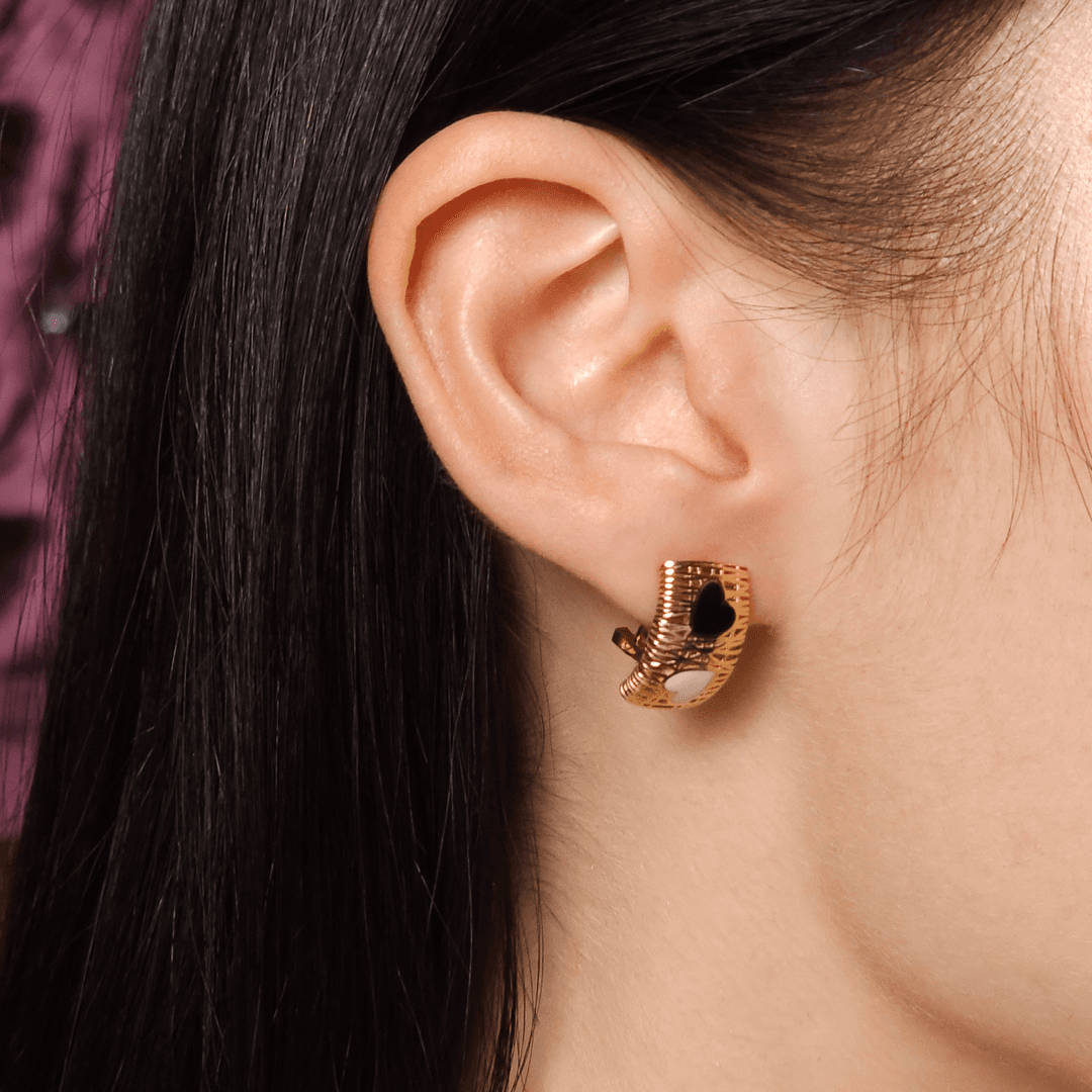 Mineli Kalp Desenli Altın Küpe