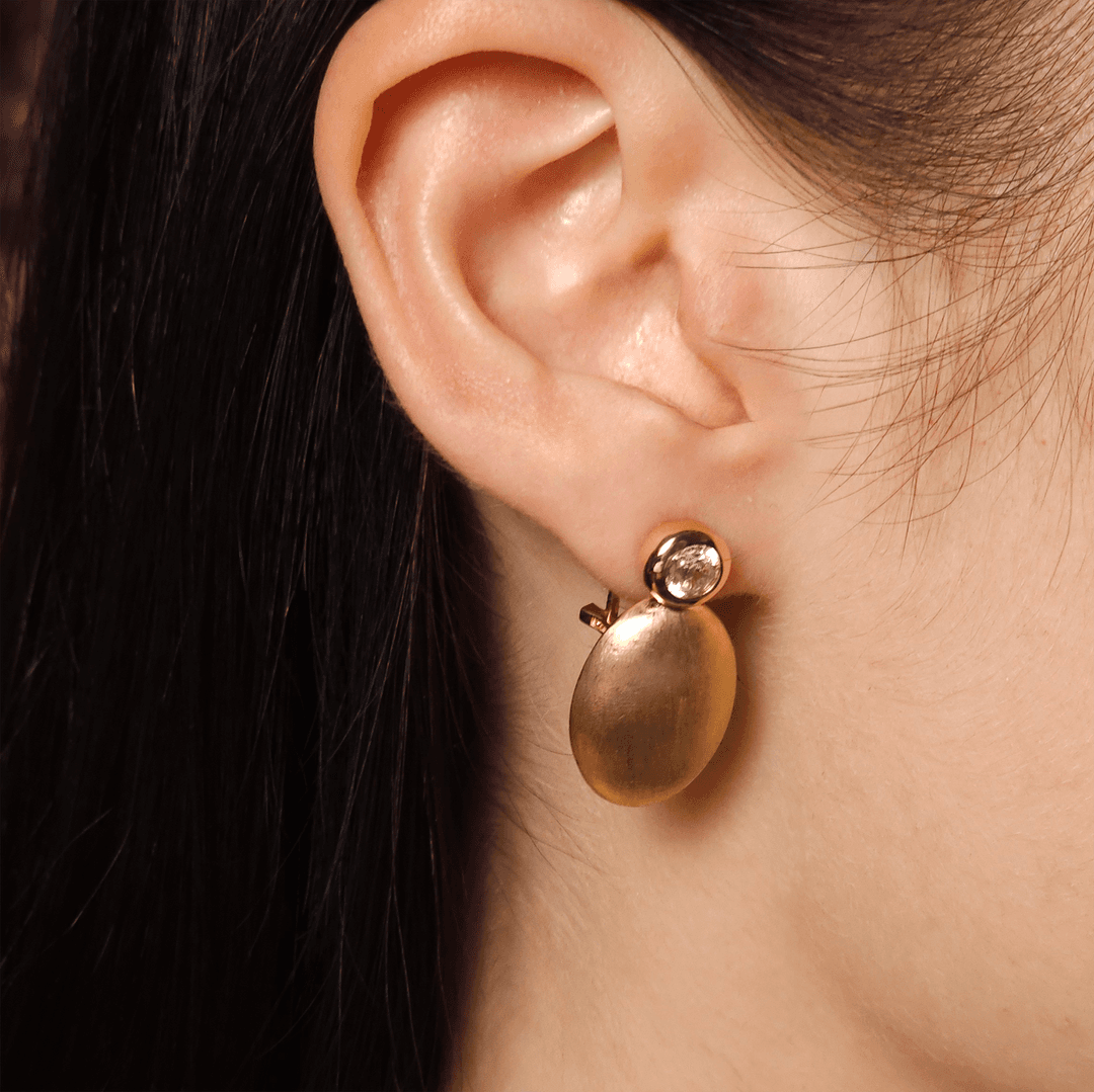 Elegant Tek Taşlı Altın Küpe