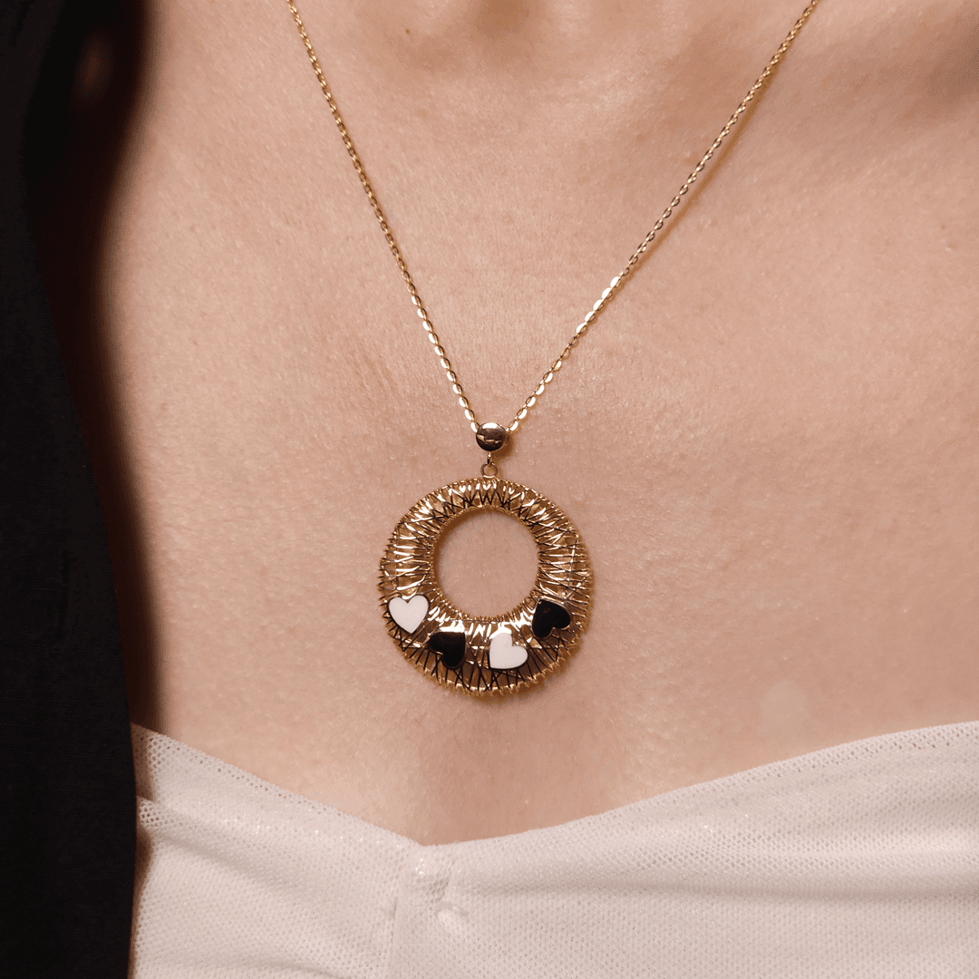 Mineli Kalp Desenli Altın Kolye