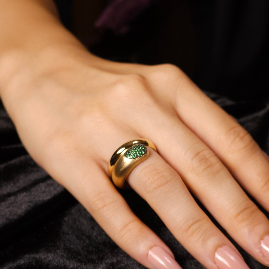 Yeşil Taşlı Zarif Altın Yüzük