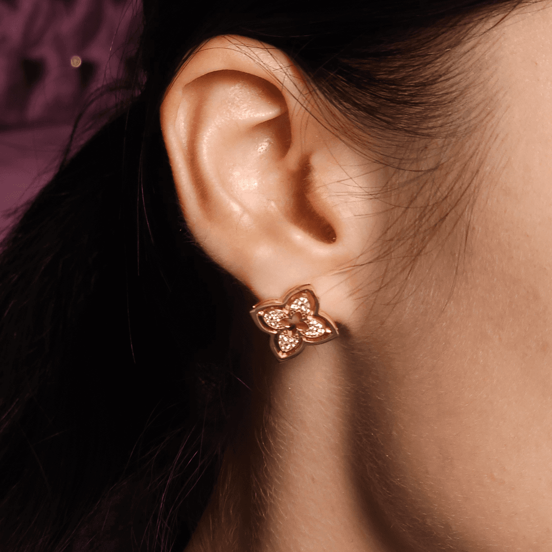 Taşlı Çiçek Altın Küpe