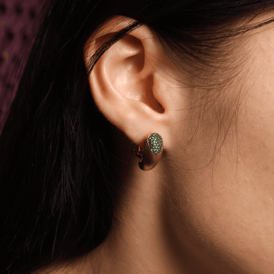 Yeşil Taşlı Zarif Altın Küpe