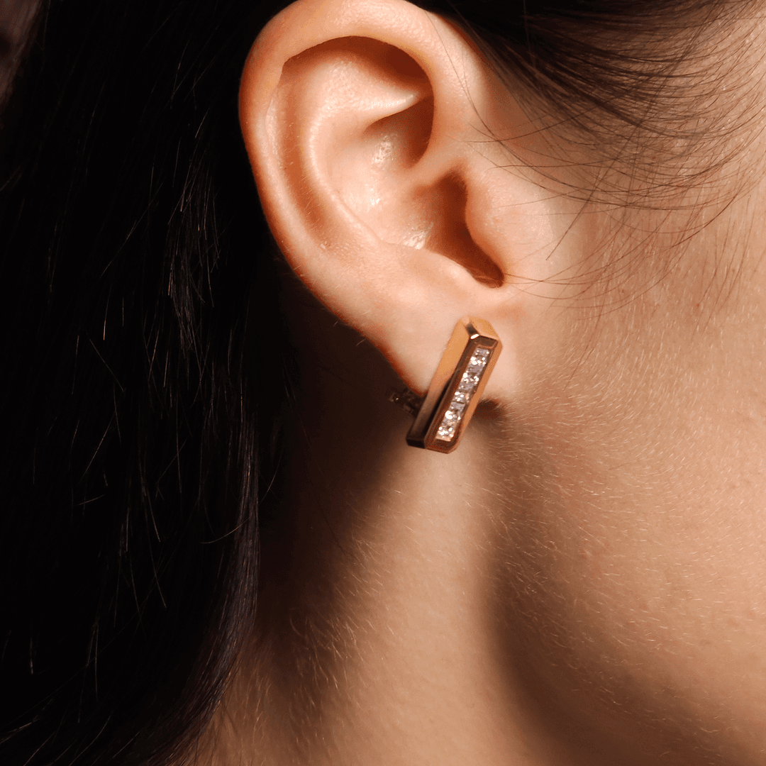 Sıra Taşlı Şık Altın Küpe