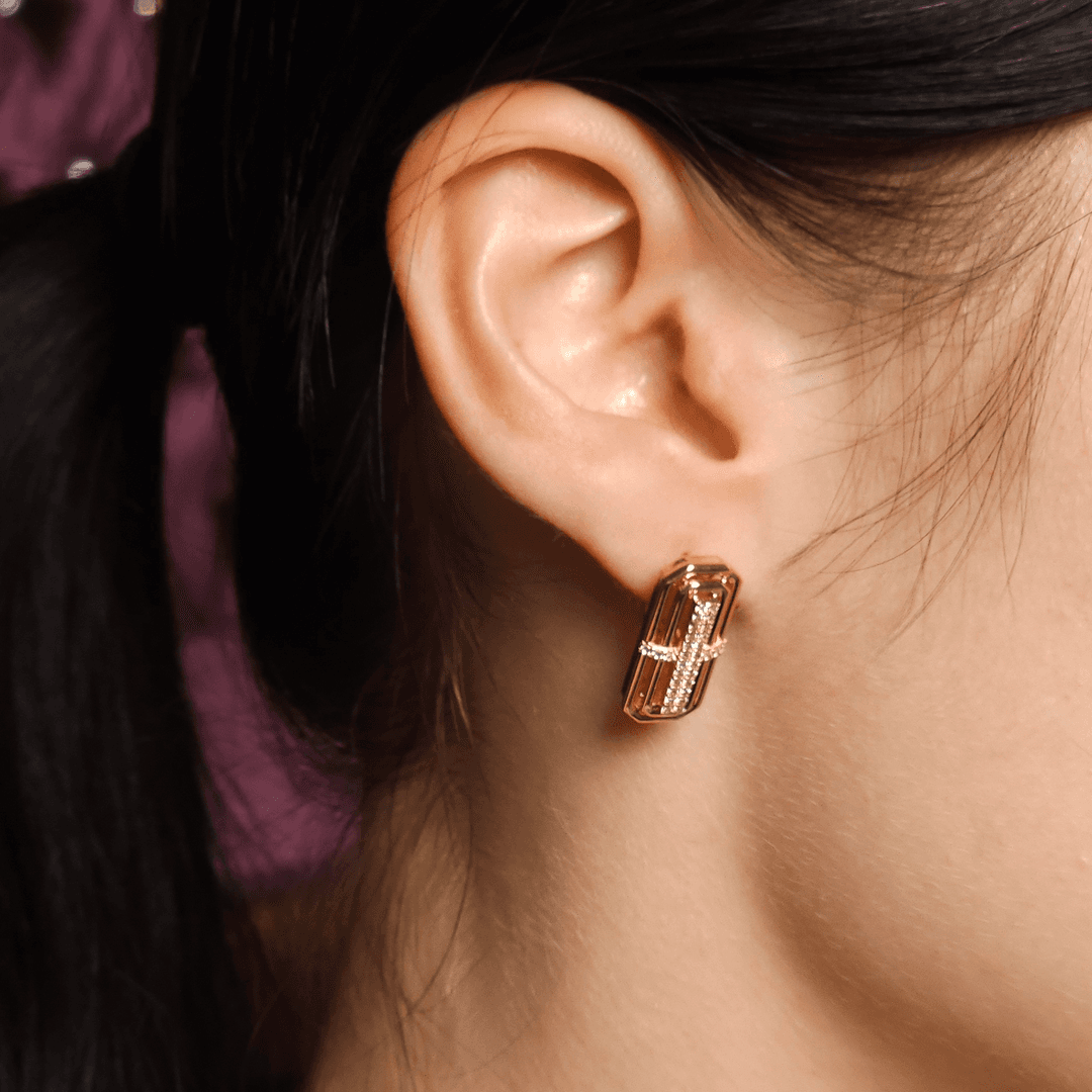 Sıra Taşlı Elegant Altın Küpe