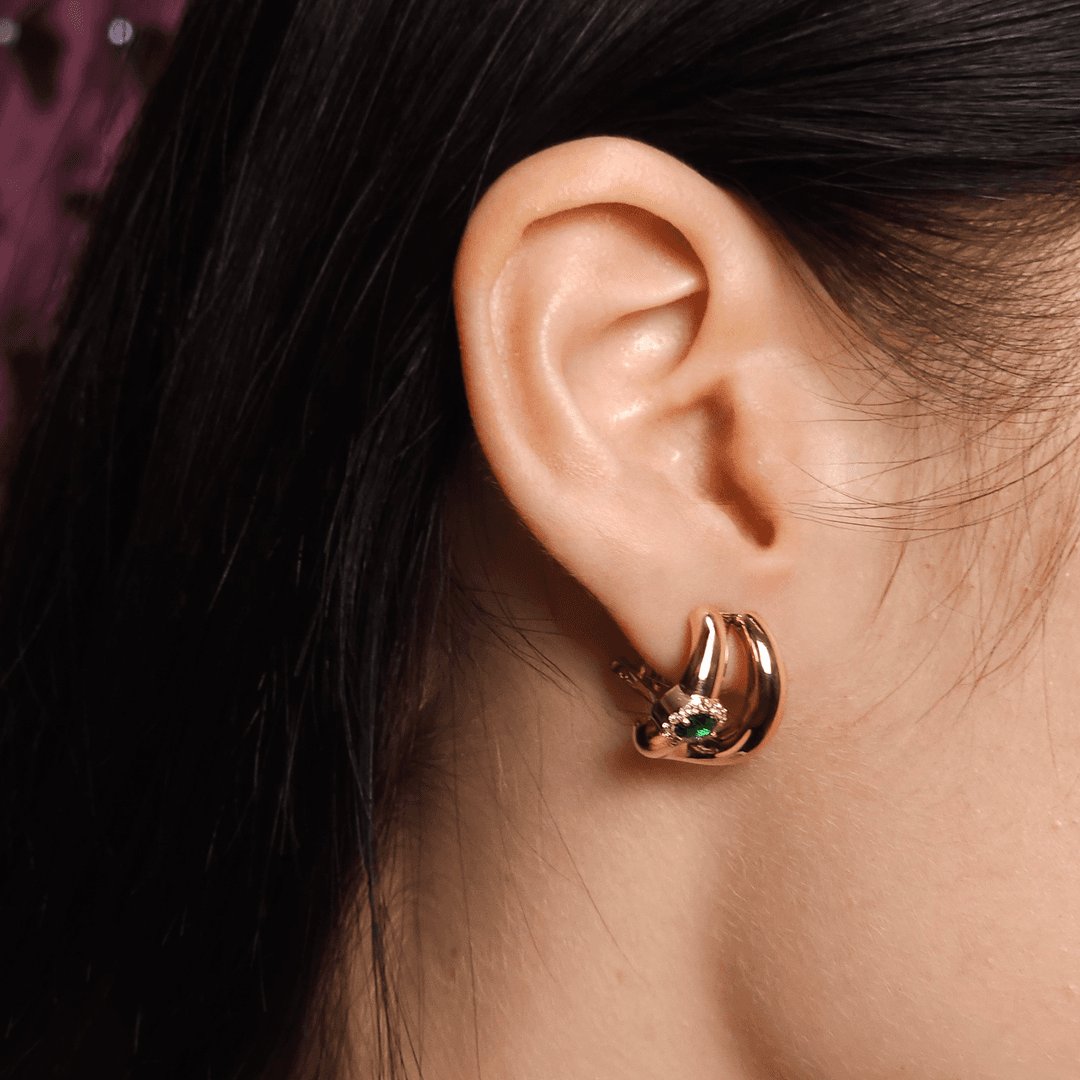 Yeşil Taşlı Şık Altın Küpe