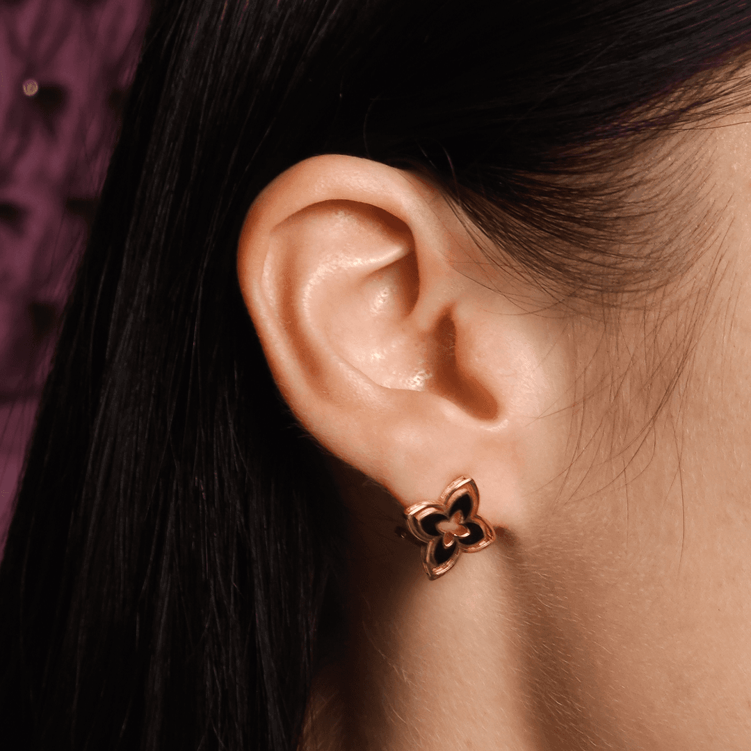 Siyah Mineli Çiçek Altın Küpe