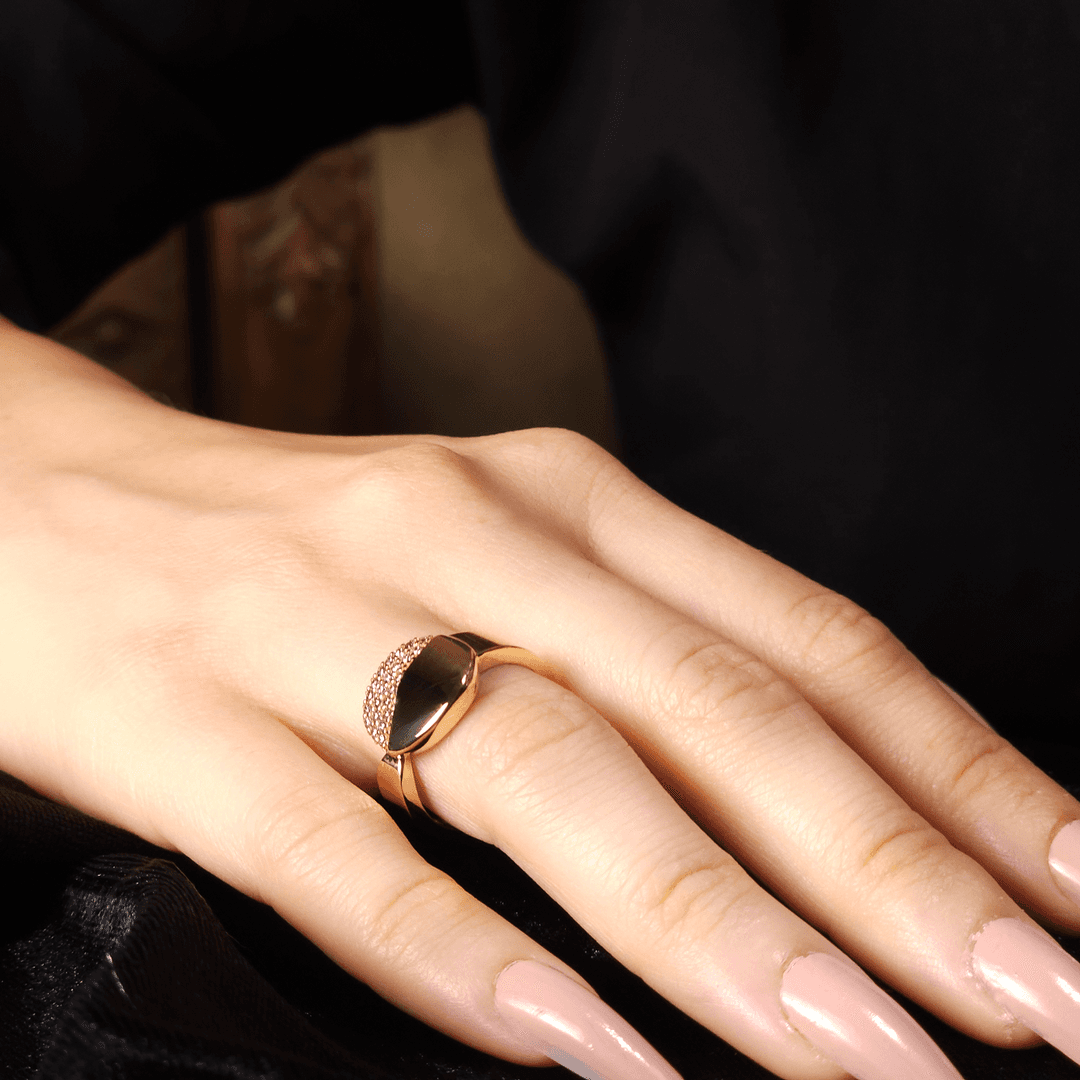 Yuvarlak Yarısı Taşlı Altın Yüzük