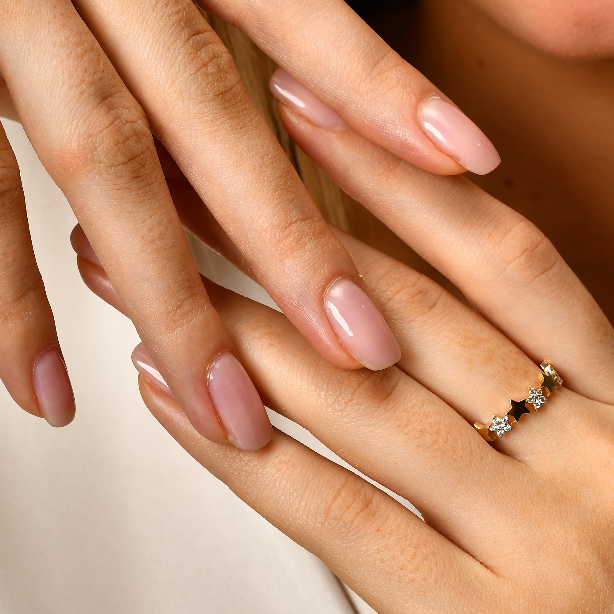 Nera Minimal Yıldızlı Altın Yüzük