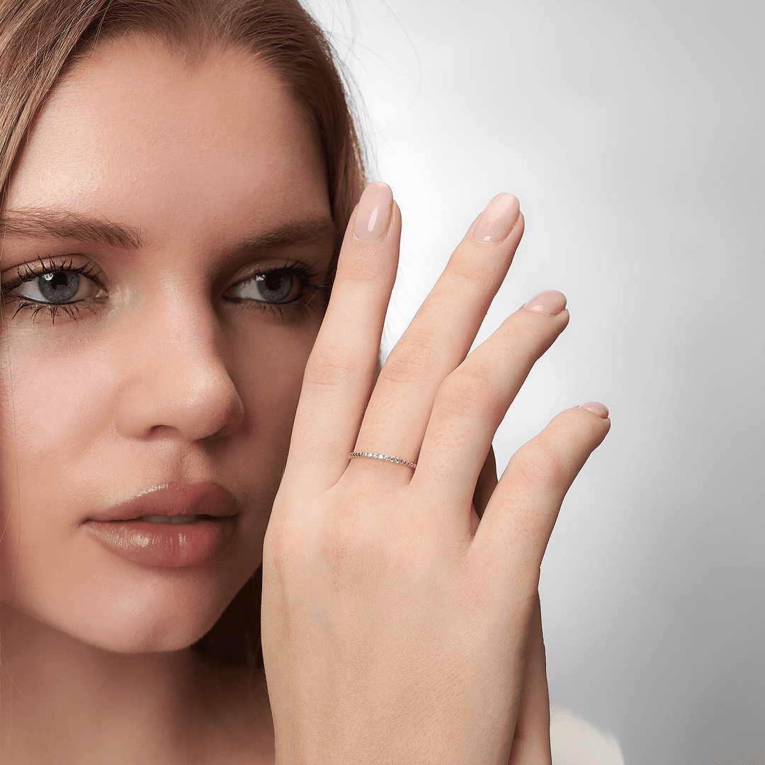 Aura Sıra Taşlı Altın Yüzük