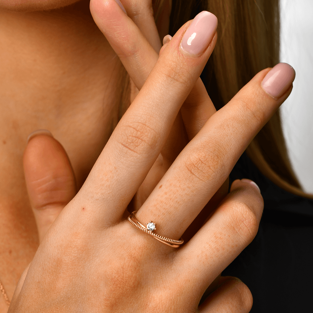 Vela Tek Taşlı Çift Bağlantılı Altın Yüzük