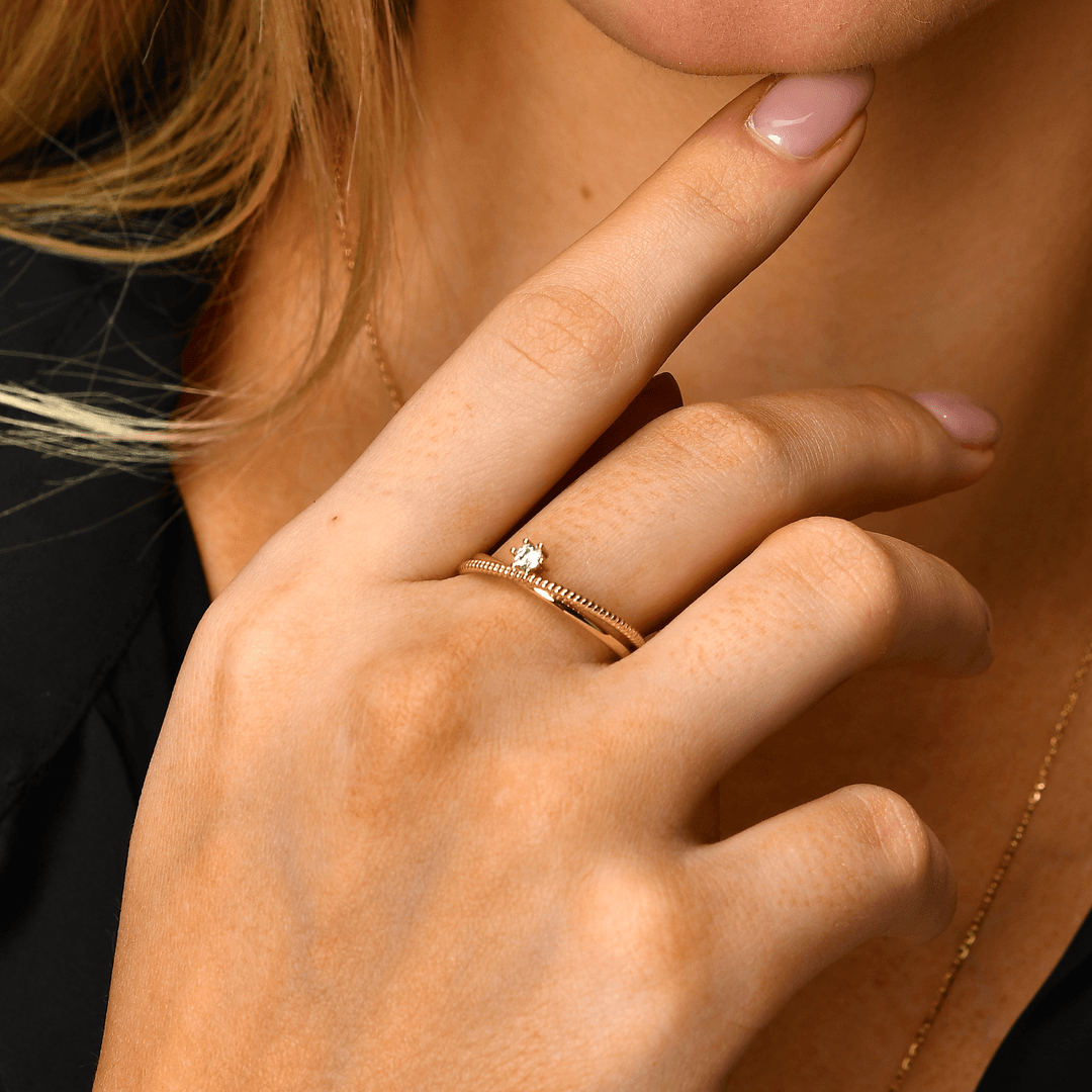 Vela Tek Taşlı Çift Bağlantılı Altın Yüzük