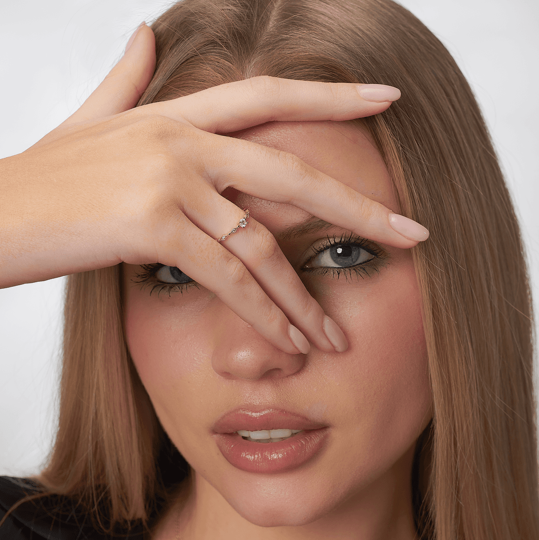 Mila Kare Taşlı Altın Yüzük