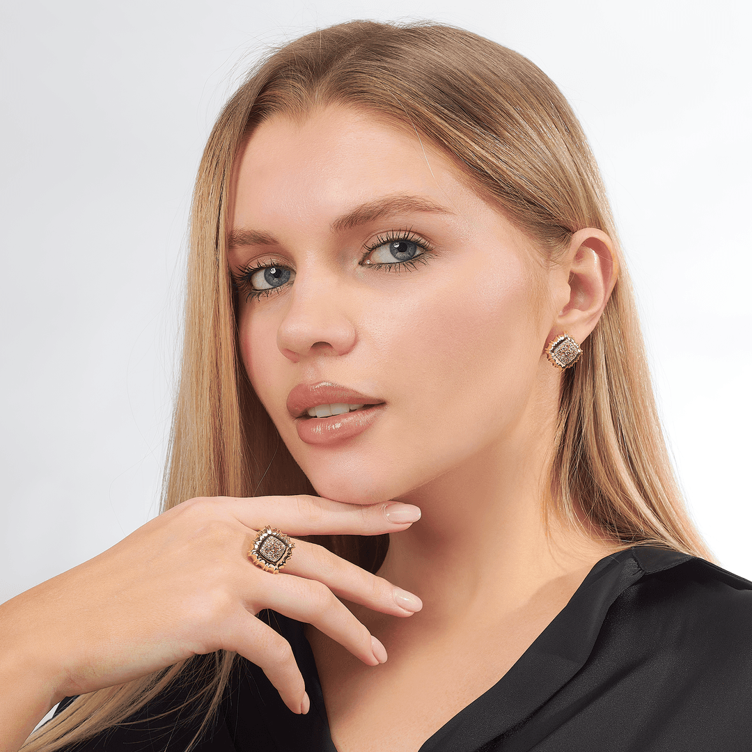 Regina Gömülü Taşlı Altın Küpe