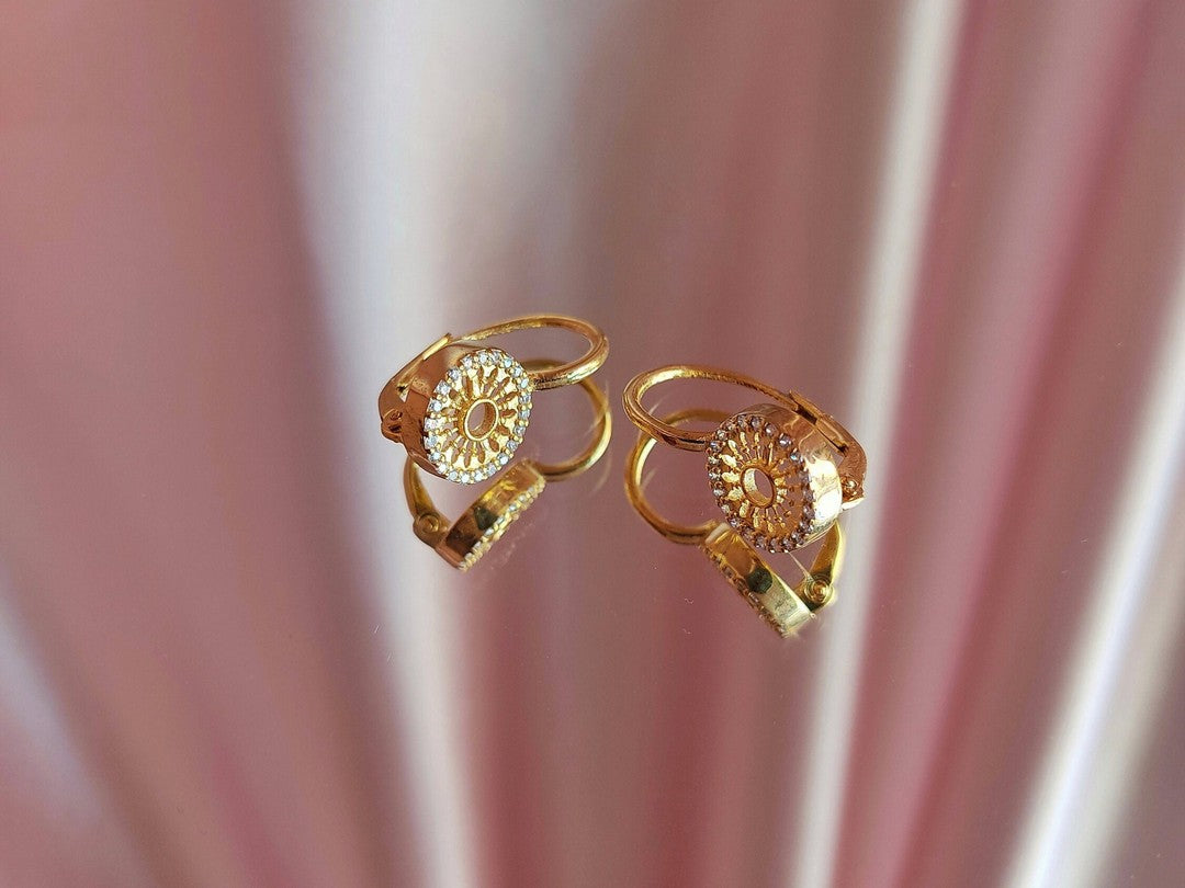 Zarif Güneş Lever-Back Altın Küpe