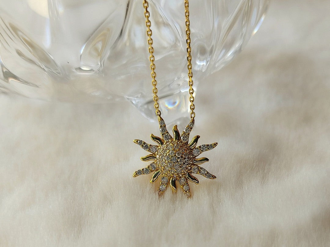 Tarot Güneşi Altın Kolye