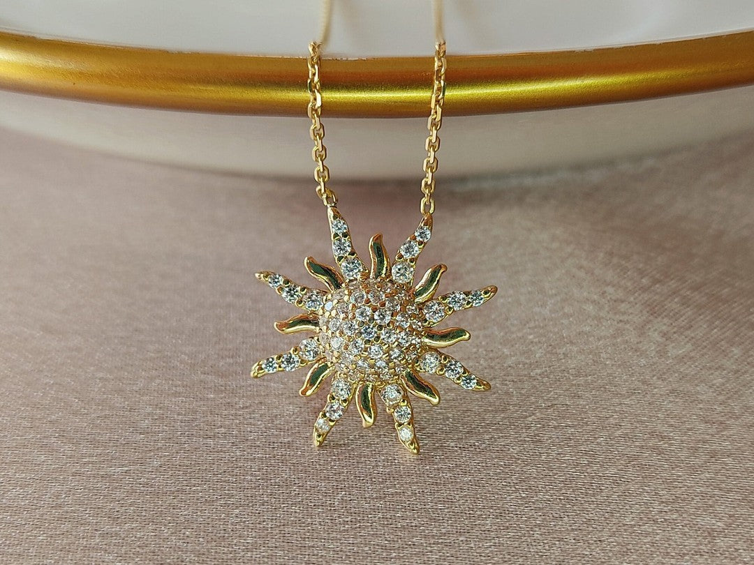 Tarot Güneşi Altın Kolye