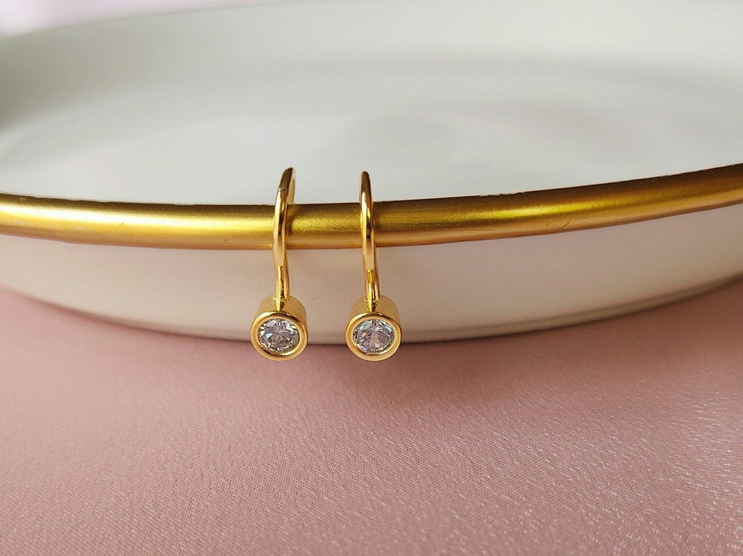 Zarif Lever-Back Altın Küpe