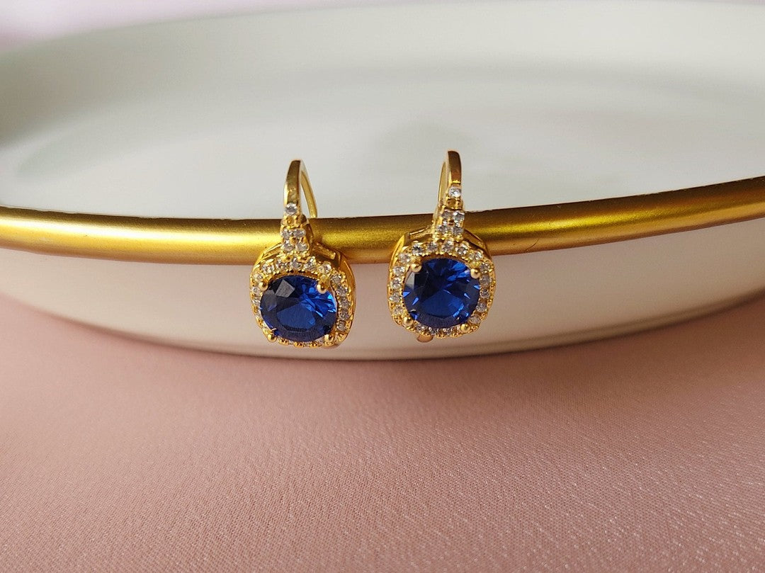 Zarif Renkli Taşlı Lever-Back Altın Küpe