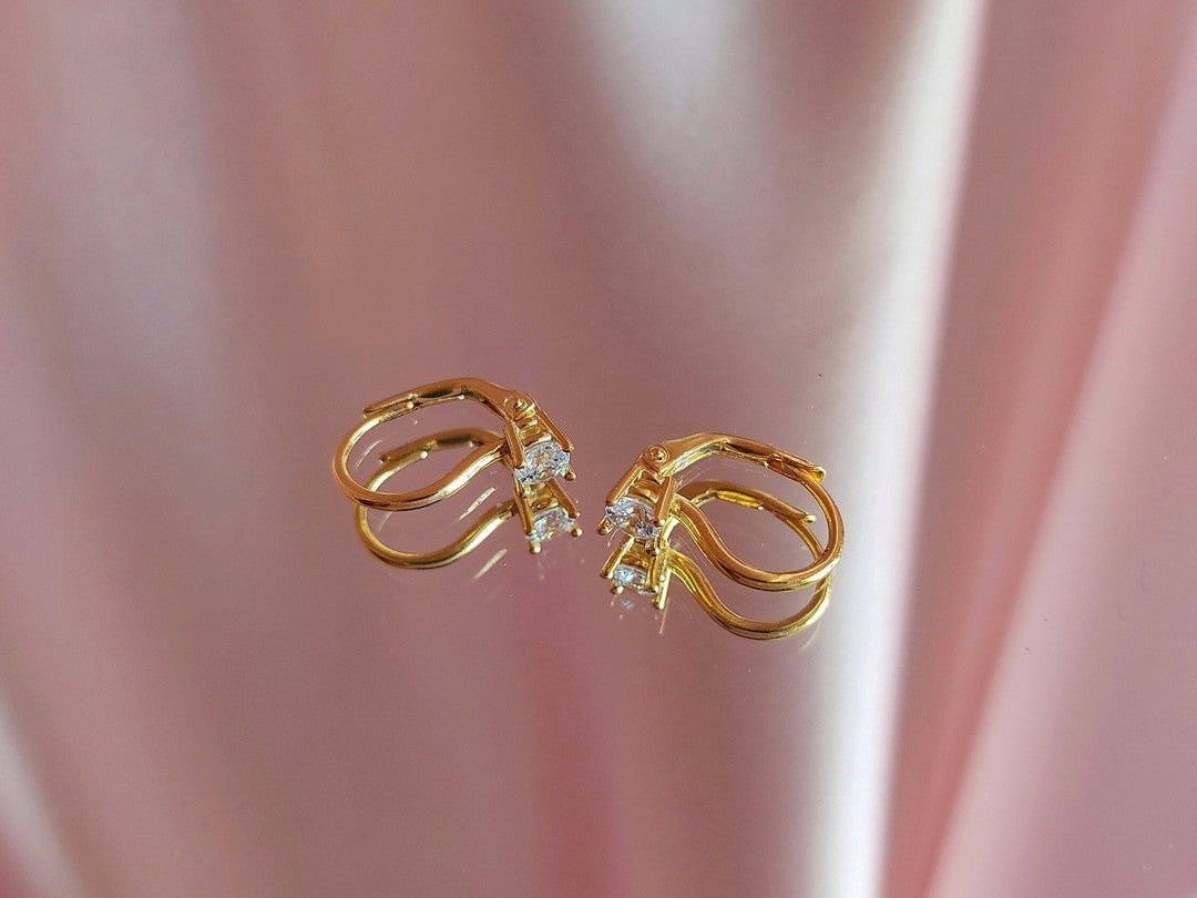 Minimal Lever-Back Altın Küpe