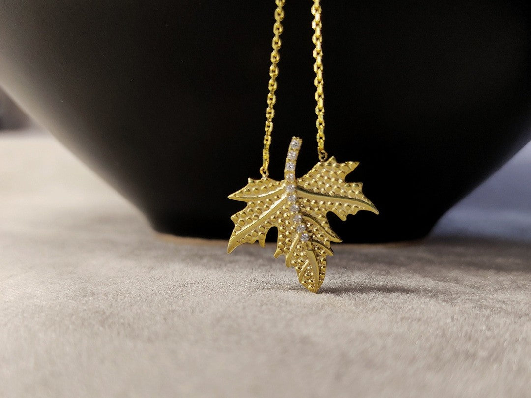 Yaprak Şeklide Altın Kolye