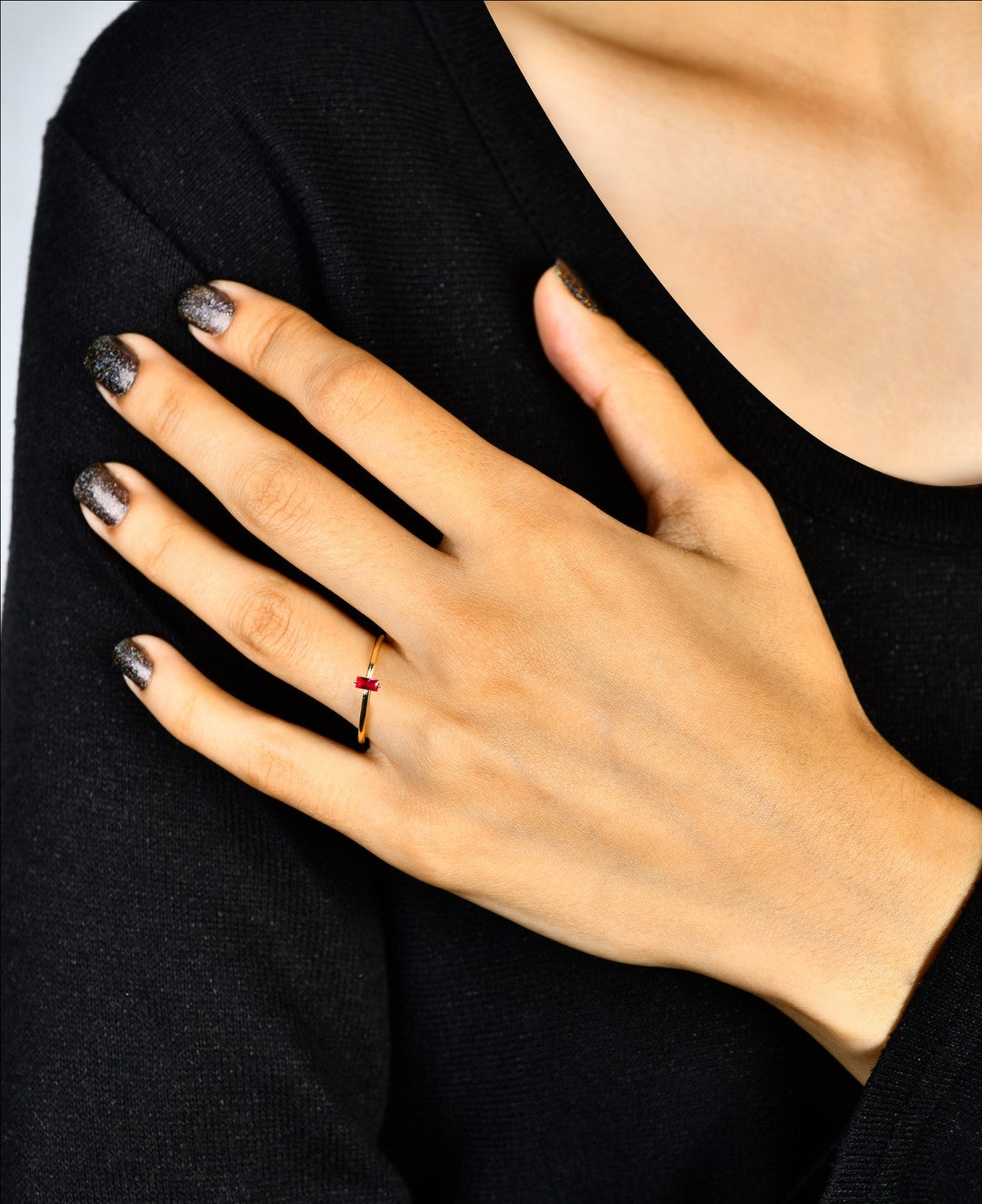 Minimal Renkli Taşlı Altın Yüzük