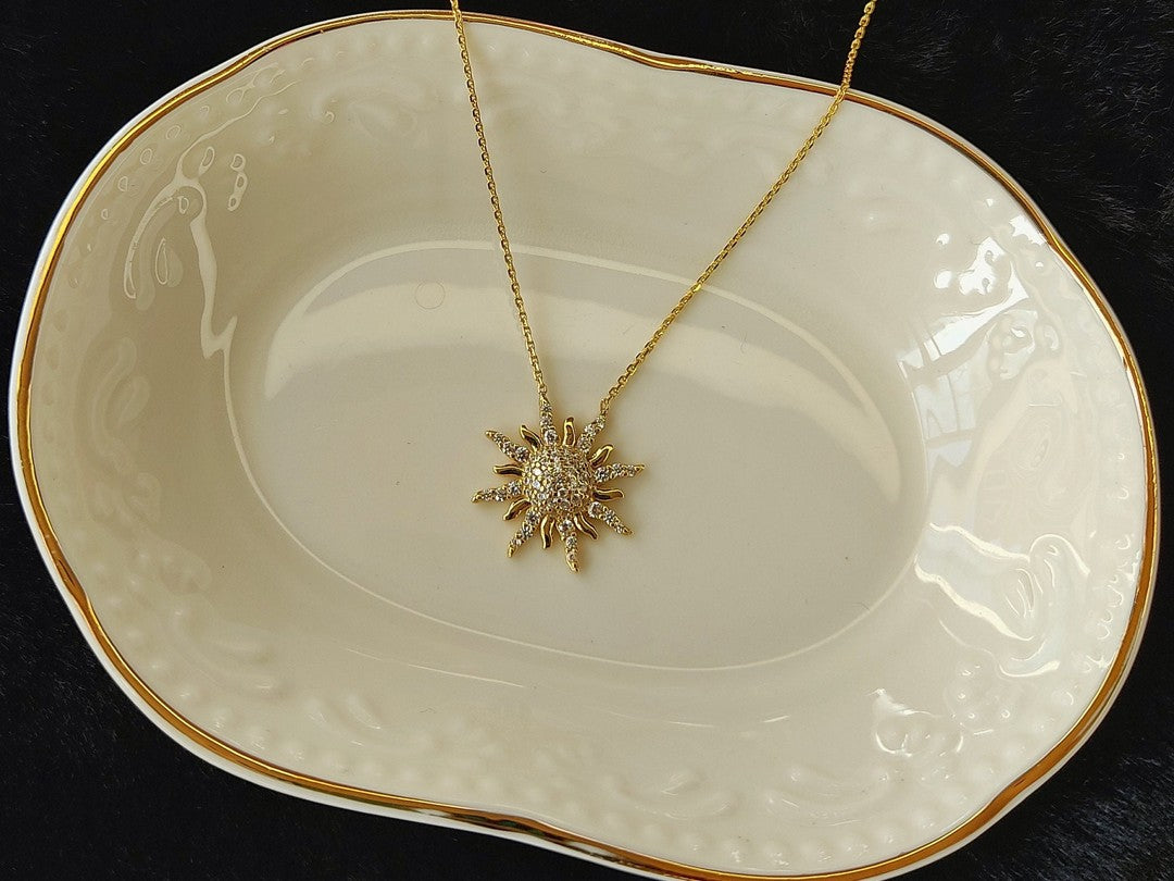 Tarot Güneşi Altın Kolye