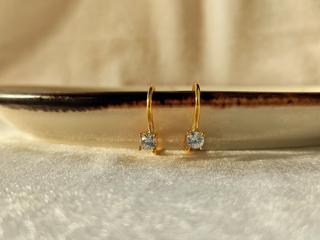 Minimal Lever-Back Altın Küpe